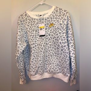 NWT BRAND NEW WOMENS NIKE SWEATSHIRT/CREWNECK